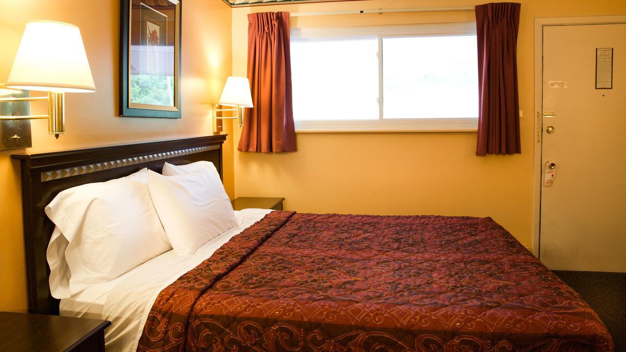 Hometown Inn Athens Esterno foto